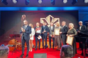 wicestarosta Andrzej Bolisęga podczas gali sudeckie kryształy