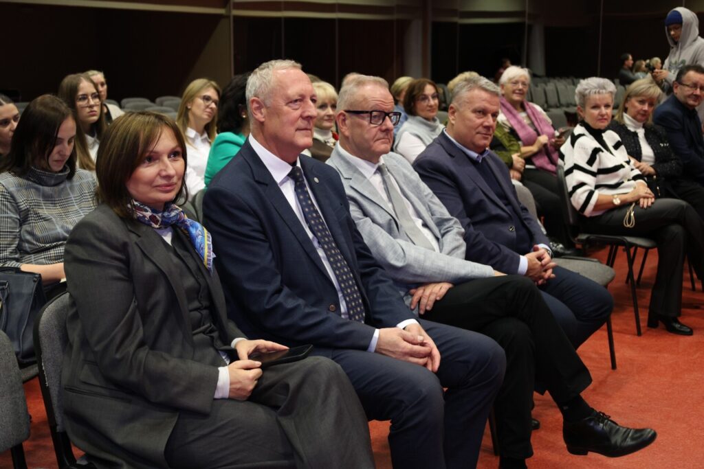 marszałek, poseł, starosta i burmistrz podczas warsztatów