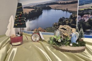 ozdoby bożonarodzeniowe na stole