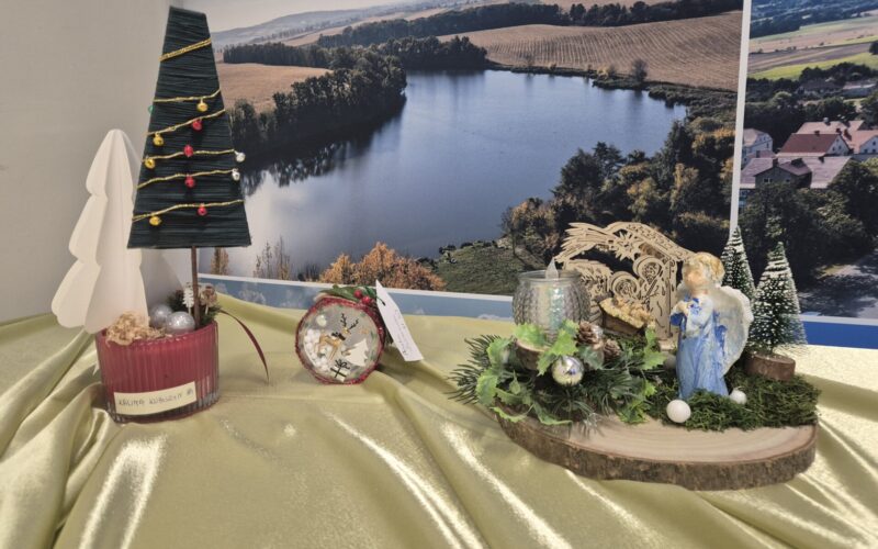 ozdoby bożonarodzeniowe na stole