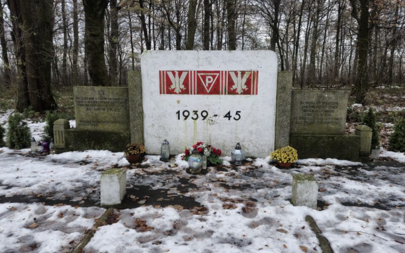 widok od frontu, zbliżenie na tablicę