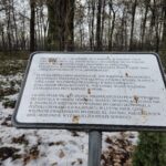 tabliczka z historią dotyczącą tego miejsca