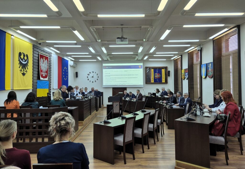 widok na salę narad podczas sesji