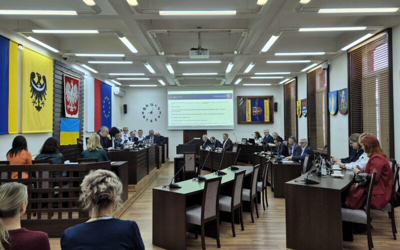 widok na salę narad podczas sesji