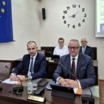 członkowie zarządu powiatu podczas sesji