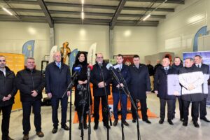 oficjalni goście podczas otwarcia magazynu zarządzania kryzysowego