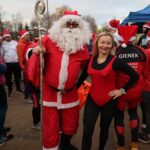 uczestniczka ze świętym mikołajem