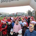 uczestnicy zebrani na starcie