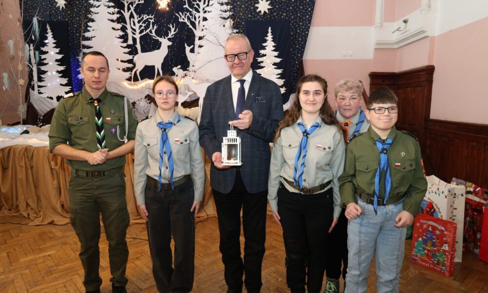 starosta z harcerzami