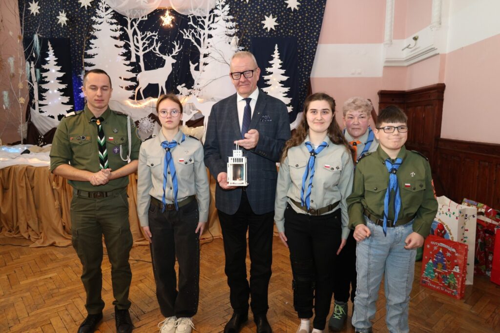 starosta z harcerzami