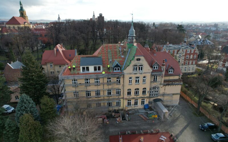 widok na budynek ZS nr 1