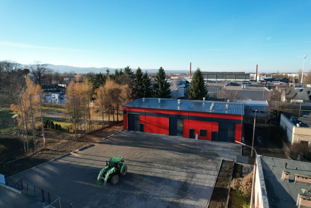 widok z lotu ptaka na magazyn kryzysowy