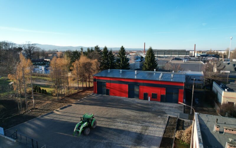 widok z lotu ptaka na magazyn kryzysowy