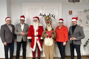 Święty Mikołaj ze starostą, wicestarostą i członkami rady