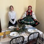 uczennice przy stole