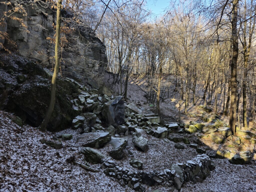 widok na całe wyrobisko z boku