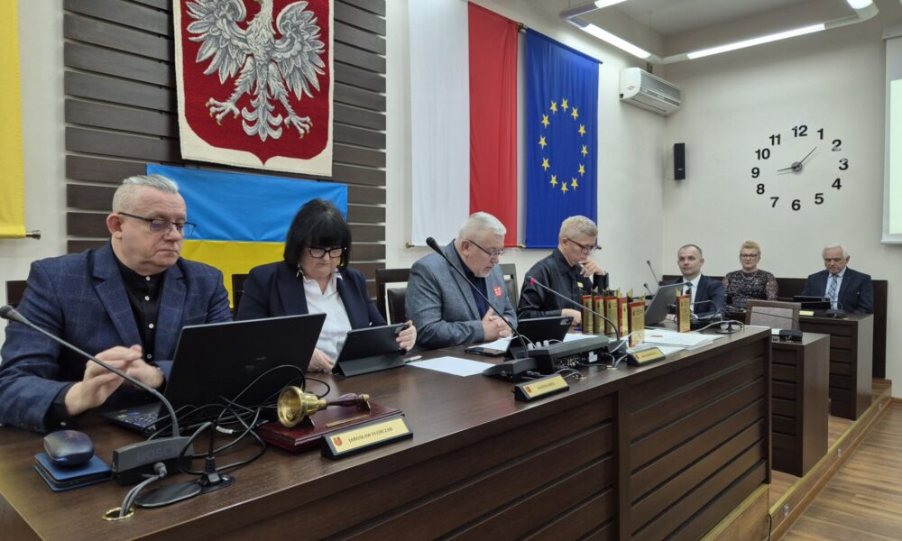 prezydium rady i w tle zarząd