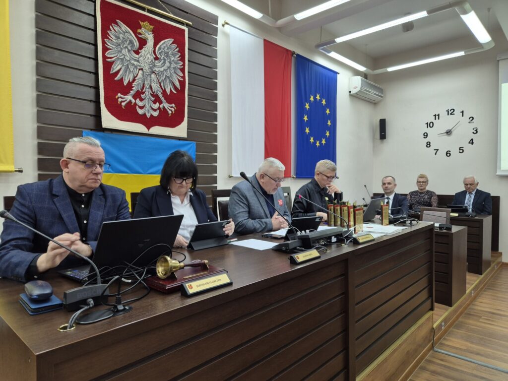 prezydium rady i w tle zarząd