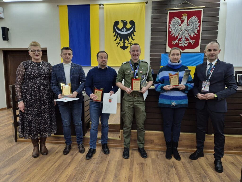 wspólne zdjęcie z przedstawicielami wośp