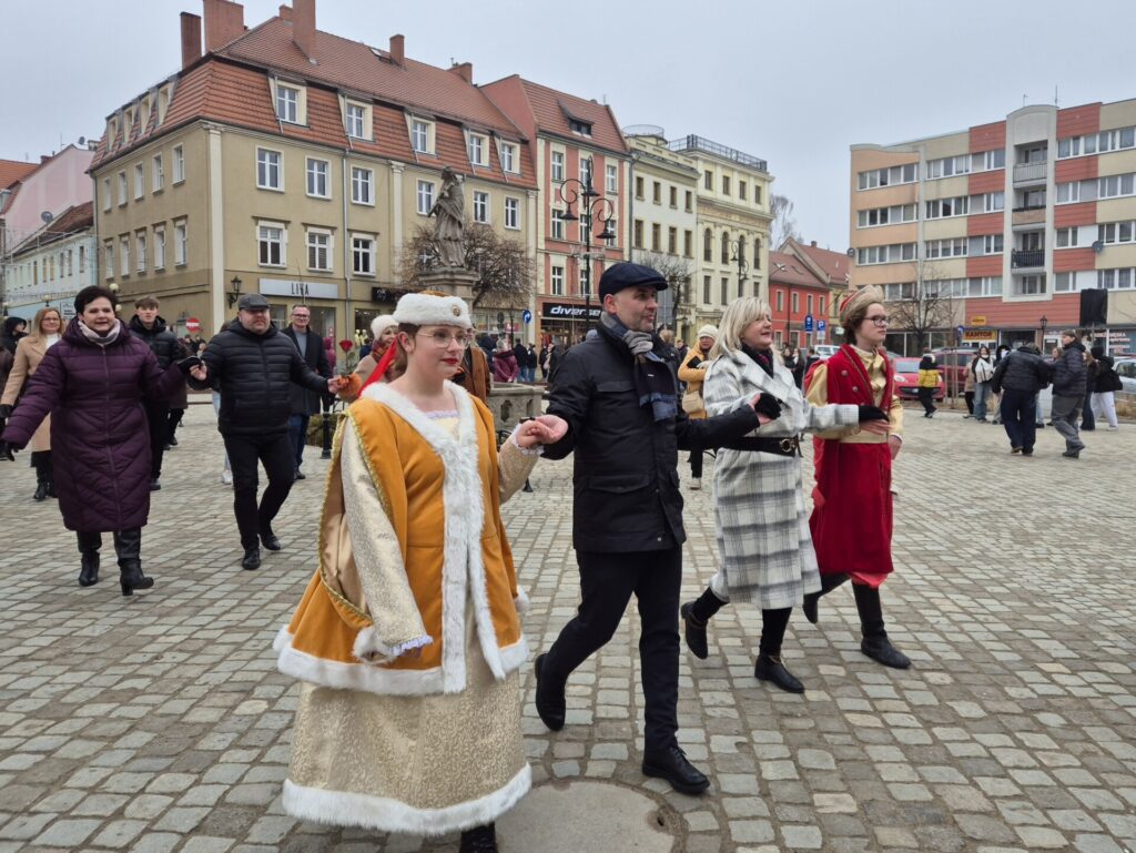 taniec wicestarosta w czwórce z zespołem