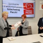 wręczenie podziękowań dla wolontariuszki