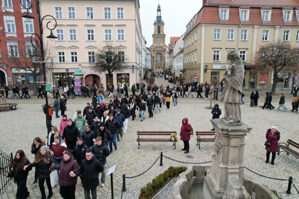 taniec poloneza widok z góry