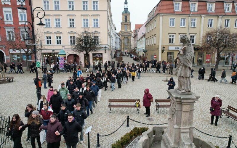 taniec poloneza widok z góry