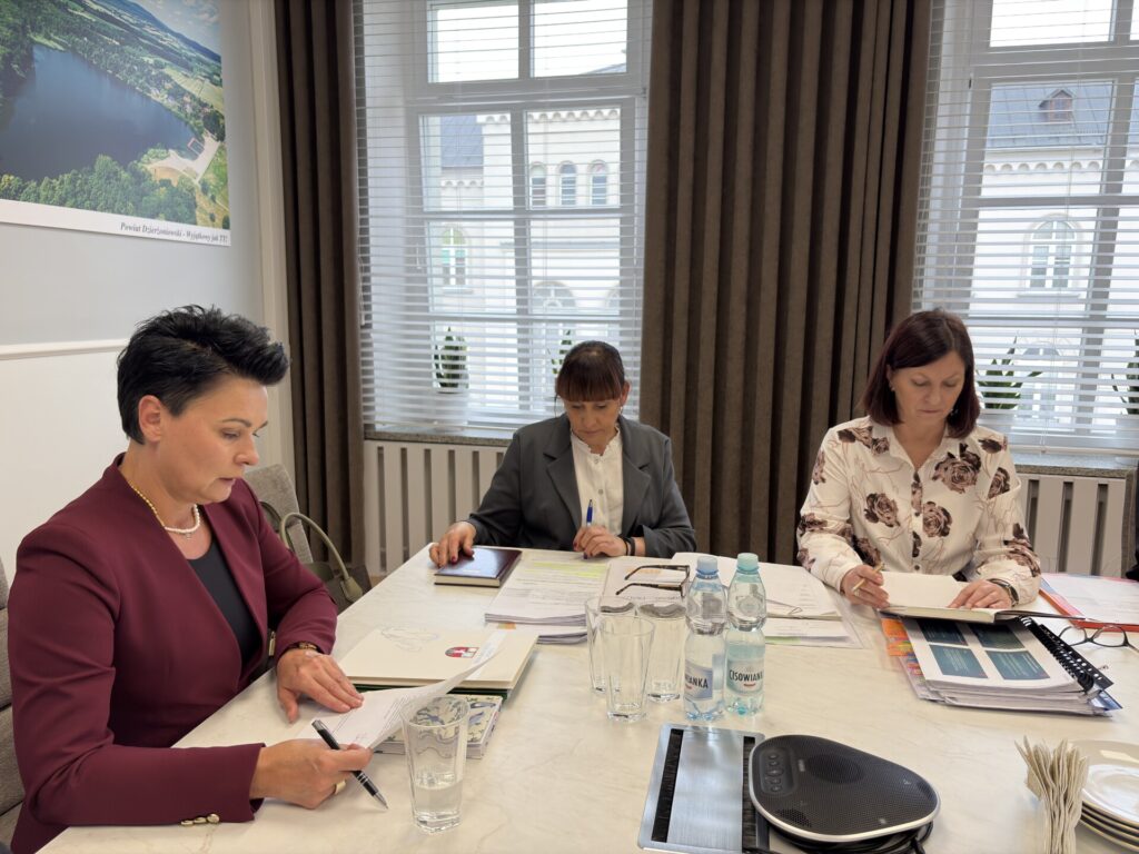 zbliżenie na Dorotę Konieczną-Enozel i Monikę Zawilak