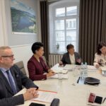 starosta Grzegorz Kosowski, dyrektor PUP Monika Zawilak, przewodnicząca prrp Dorota Konieczna-Enozel