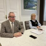 starosta Grzegorz Kosowski i dyrektor wydziału bezpieczeństwa Grażyna Wójcik 2