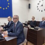 zarząd powiatu: wicestarosta Andrzej Bolisęga, starosta Grzegorz Kosowski, członkowie zarządu Bernadetta Szczypka i Marek Piorun