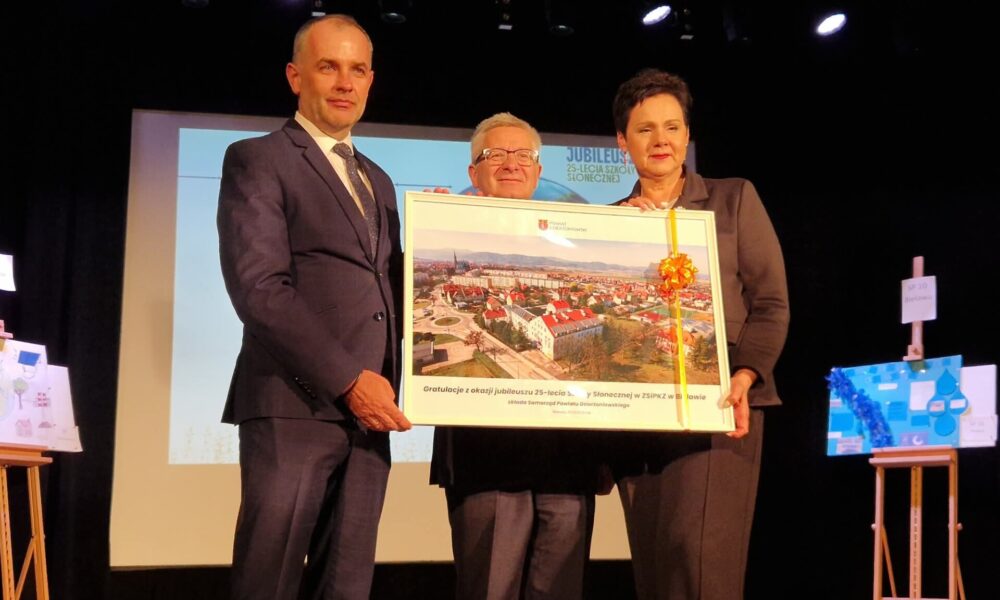 wicestarosta dyrektor wydziału edukacji i dyrektor Zespołu Szkół w Bielawie