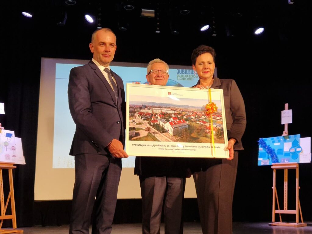 wicestarosta dyrektor wydziału edukacji i dyrektor Zespołu Szkół w Bielawie