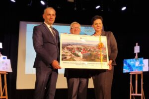 wicestarosta dyrektor wydziału edukacji i dyrektor Zespołu Szkół w Bielawie