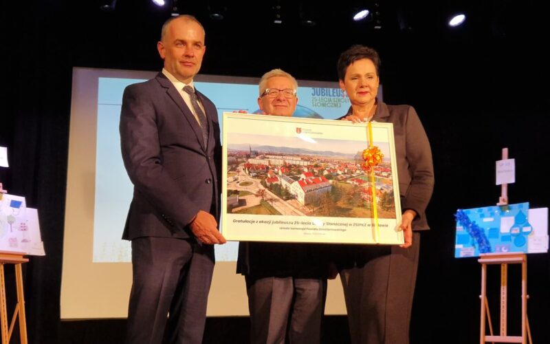 wicestarosta dyrektor wydziału edukacji i dyrektor Zespołu Szkół w Bielawie