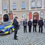 uroczyste przekazanie radiowozu