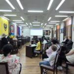 sesja rady widok na całą salę sesyjną