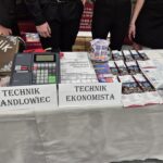 stoisko reklamowe szkoły 7