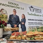 stoisko reklamowe szkoły jedzenie