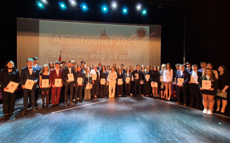 starosta z laureatami złotego prymusa z 2 LO