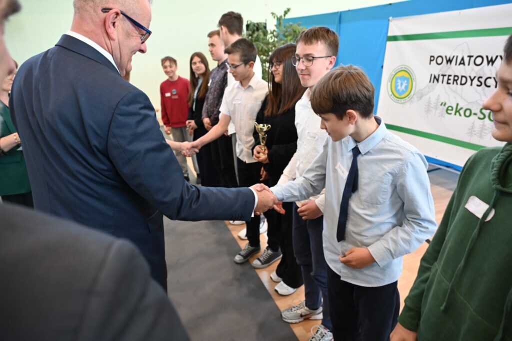 starosta podczas wręczenia nagród 