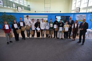 starosta z laureatami konkursu ekoSowy