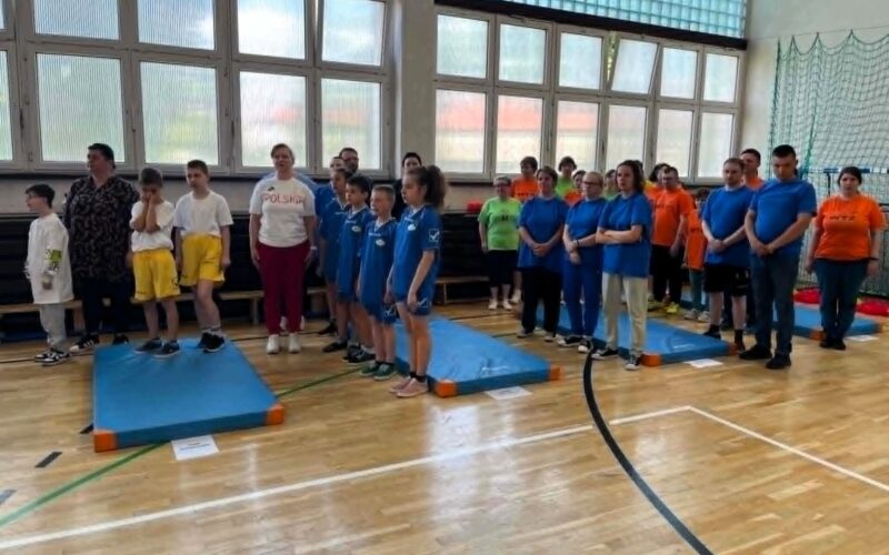 dzieci podczas olimpiady specjalnej