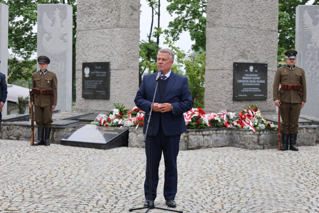 Burmistrz Dzierżoniowa podczas przemówienia