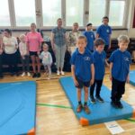 zbliżenie na dzieci podczas otwarcia Olimpiady Specjalnej