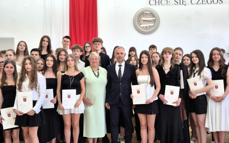 wicestarosta ze stypendystami II LO