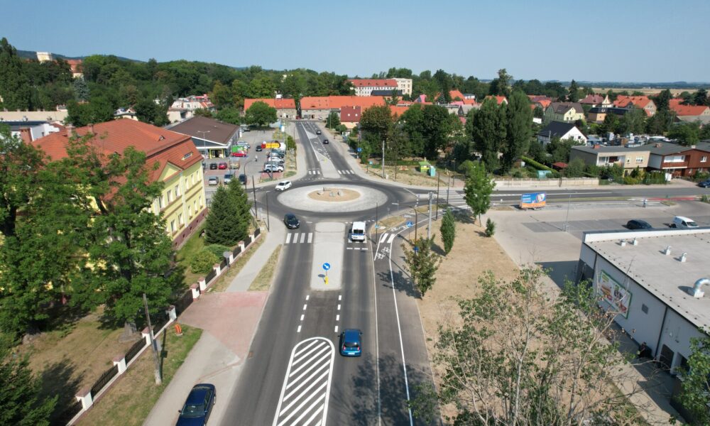 widok z lotu ptaka na rondo w Pieszycach