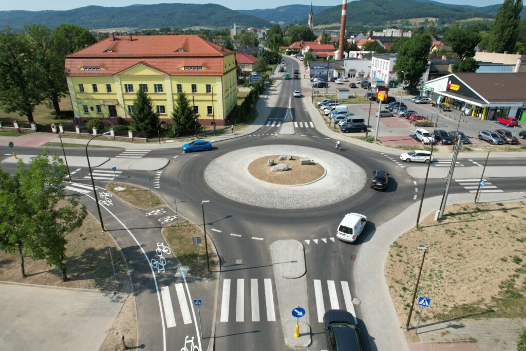 widok na rondo od strony Dzierżoniowa