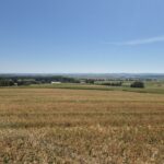 widok panorama z pola na okolicę