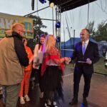 wręczenie nagród na scenie